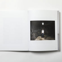 Ladda upp bild till gallerivisning, Boken "Unsheltered Island" av Charlotta Hammar