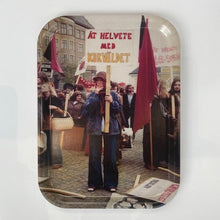 Ladda upp bild till gallerivisning, Bricka, åt helvete med kukväldet Sven-Harrys konstmuseum