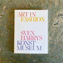 Ladda upp bild till gallerivisning, Utställningskatalog till "Art in Fashion"