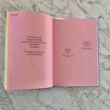 Ladda upp bild till gallerivisning, Utställningskatalog till "Bakom hörnet vindens jojk"