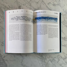 Ladda upp bild till gallerivisning, Utställningskatalog till "Bakom hörnet vindens jojk"