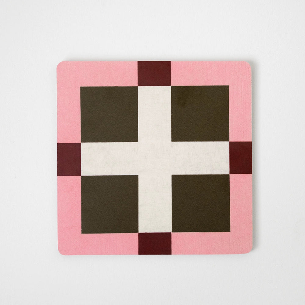 Serveringsbrädor och underlägg designade av Evelina Kroon