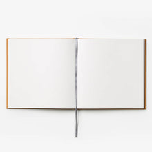 Ladda upp bild till gallerivisning, Gästbok
