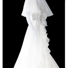 Ladda upp bild till gallerivisning, Utställningsposter Iconic Collaborations – brudklänning Viktor &amp; Rolf
