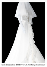 Ladda upp bild till gallerivisning, Utställningsposter Iconic Collaborations – brudklänning Viktor &amp; Rolf
