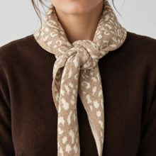 Ladda upp bild till gallerivisning, Triangelformad scarf
