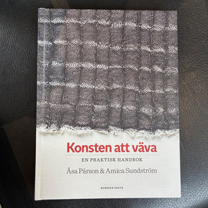 Boken Konsten att väva av Pärson och Sundström
